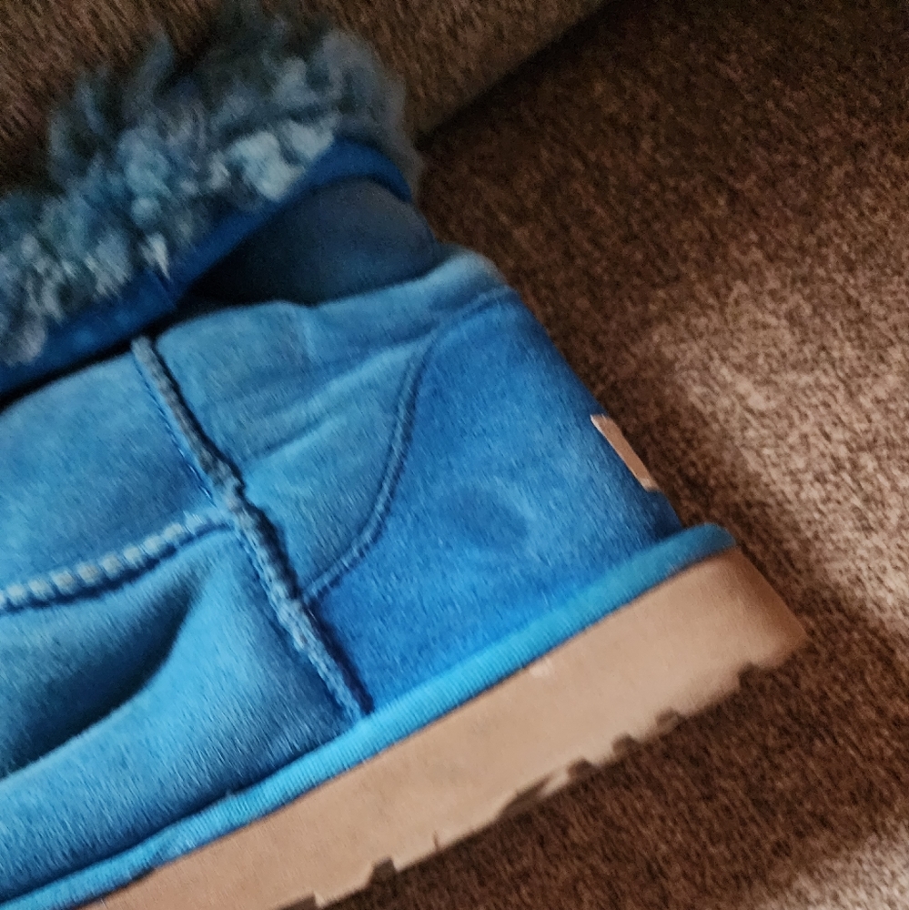 USED Blue UGGS - Picture 9 of 16